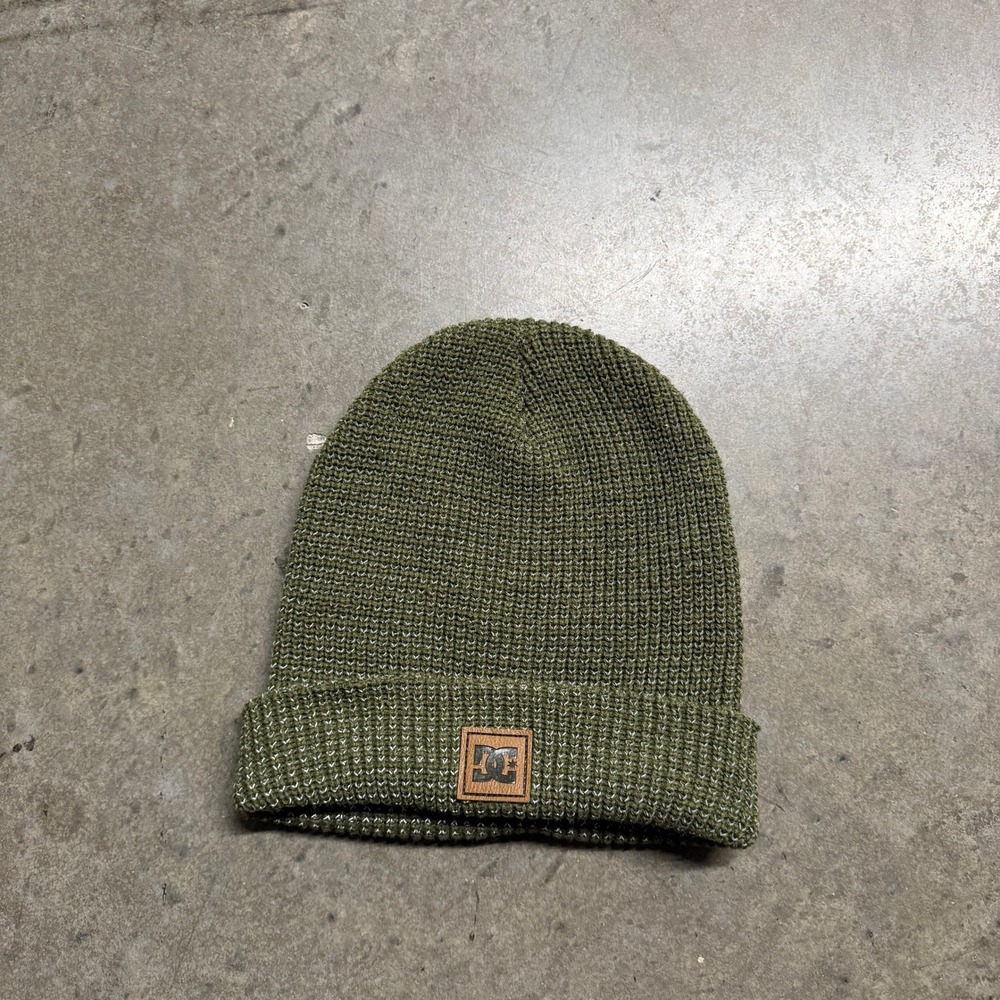 DC Shoes Beanie Hat Olive Green Waffle Knit Cuffed Skate Faux Leather Logo Patch